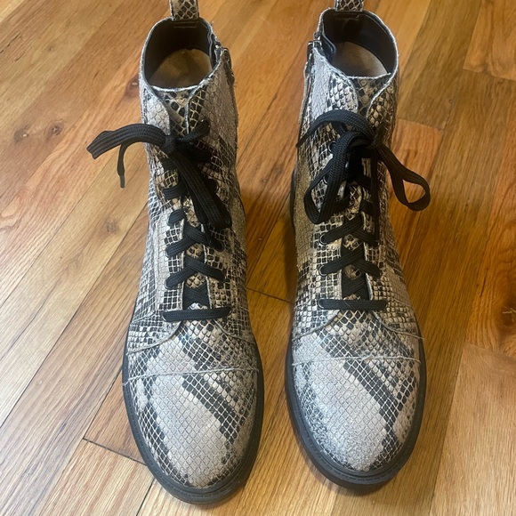 Paolo Shoes| Linea Snake Skin Combat lace up boots, size 8 - Picture 2 of 13